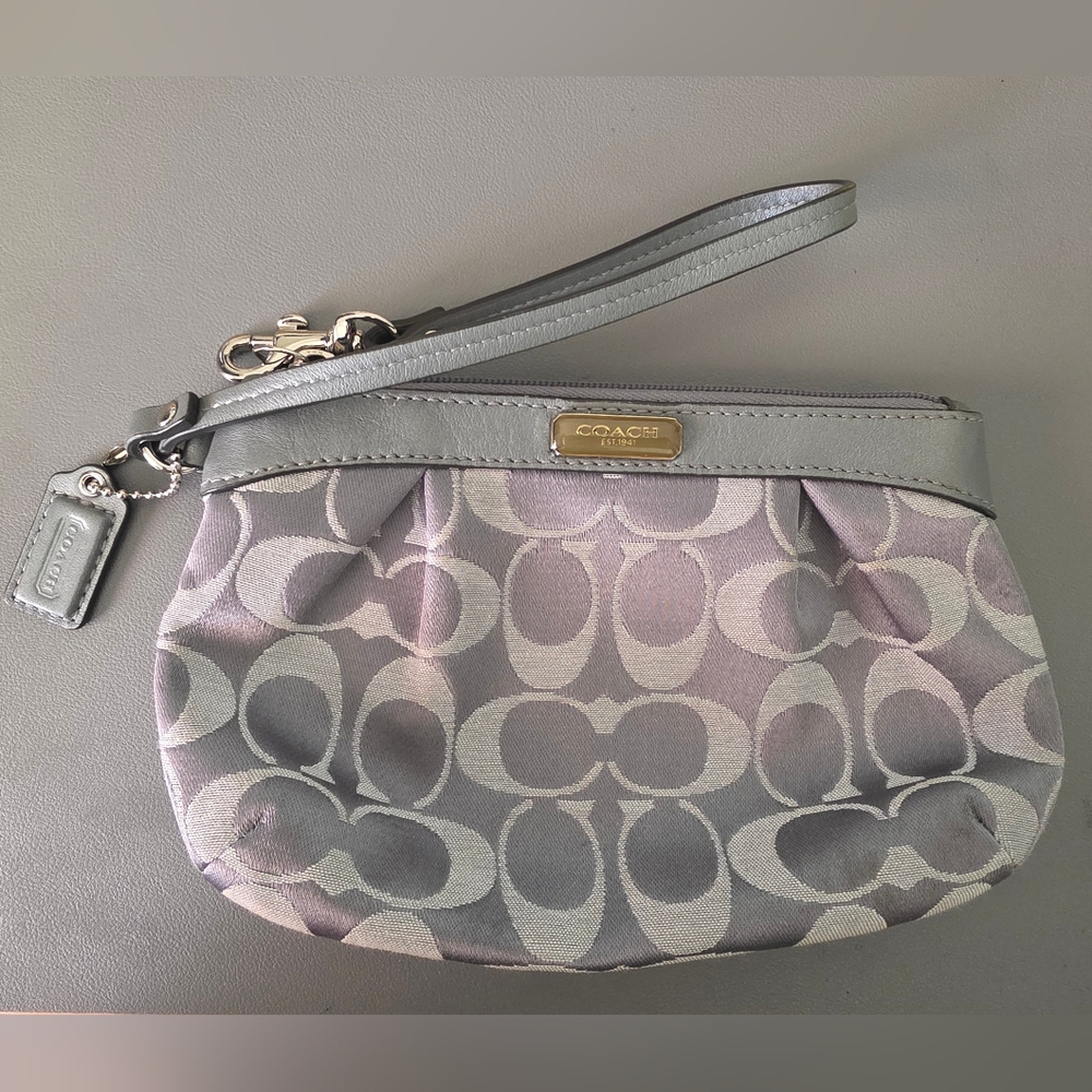Coach Signature Pattern Gray Wristlet